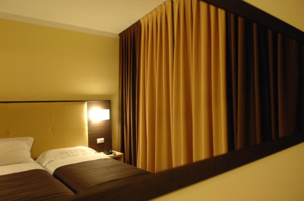 Alveri Hotel 3*