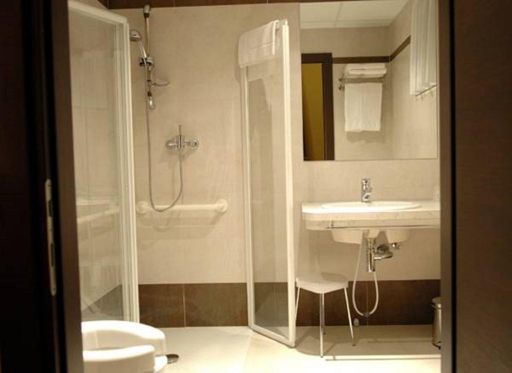Alveri Hotel 3*