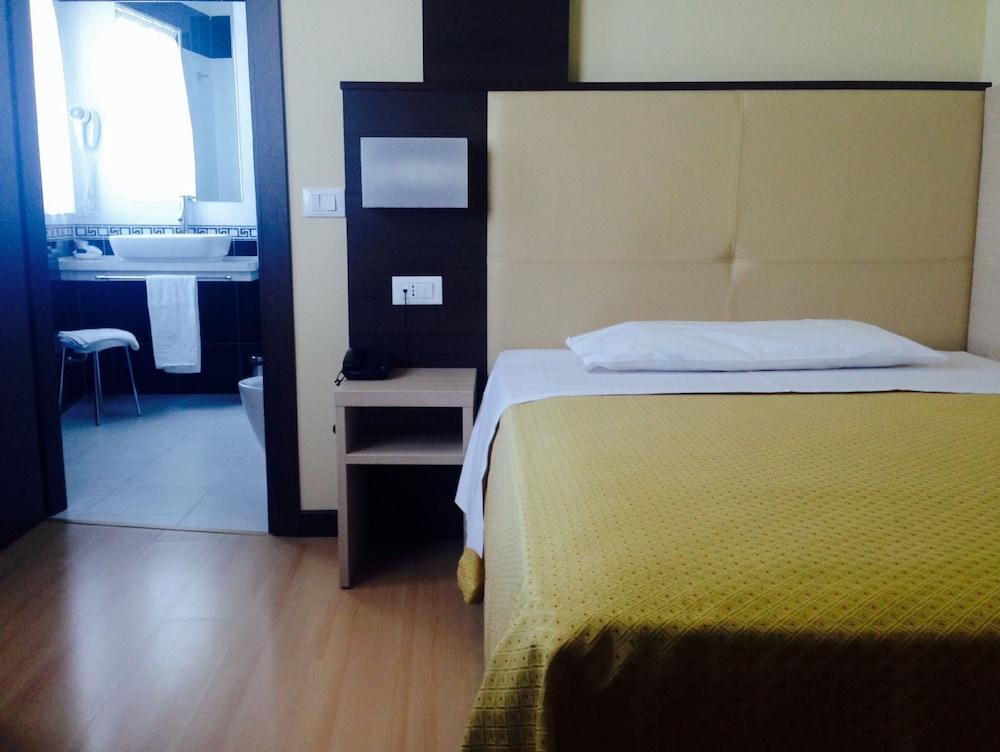 Hotel Alveri